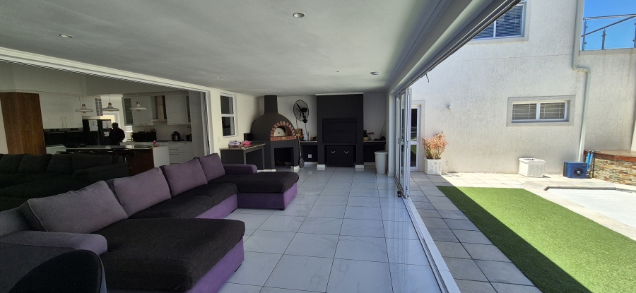 4 Bedroom Property for Sale in Parklands North Western Cape